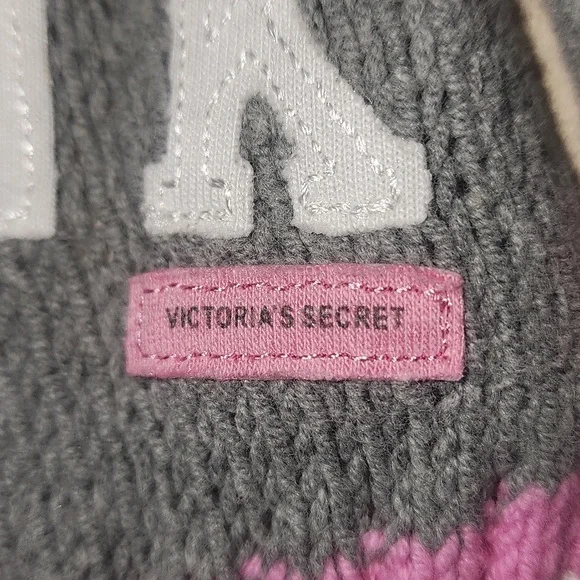 Y2K Pink Victoria's Secret Gray and Pink Scarf. Size: OS - Picture 3 of 8